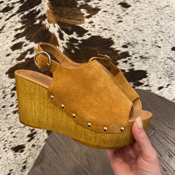 Seychelles Elated Platform Wedge Sandal in Cognac Suede - Picture 3 of 7